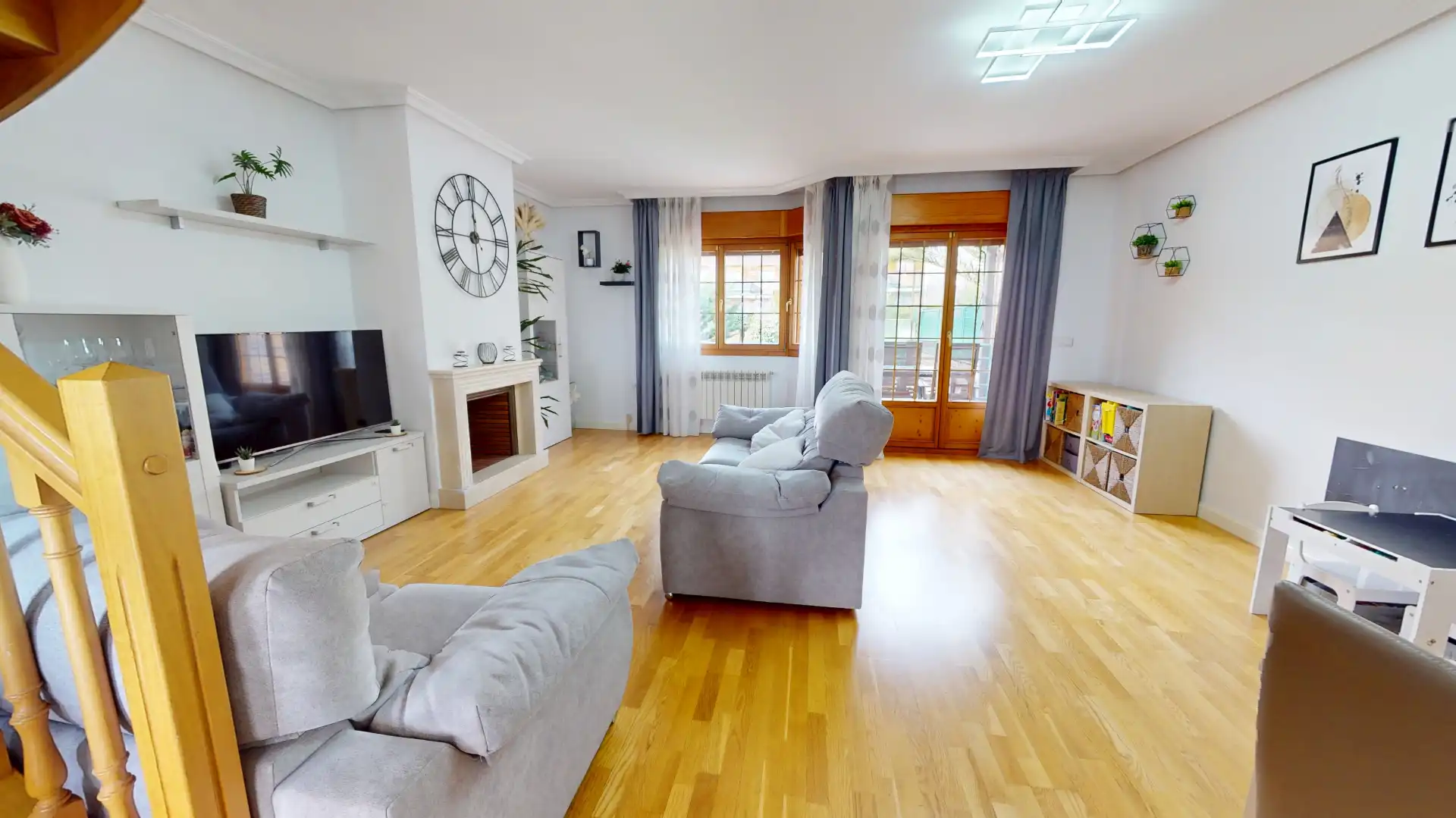 Sala de estar de Casa adosada en venta en Boadilla del Monte con Aire acondicionado, Calefacción y Jardín privado