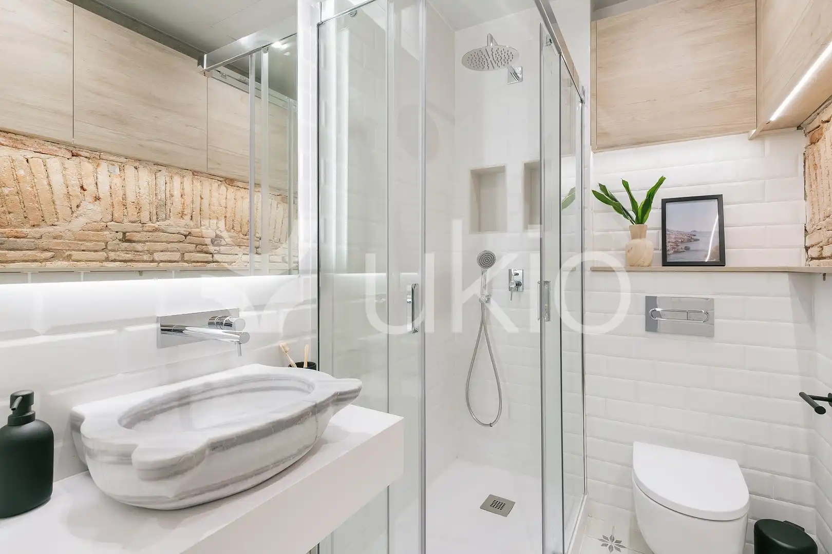 Bathroom of Apartments for rent in Barcelona  with Air Conditioner, Heating and Terrace