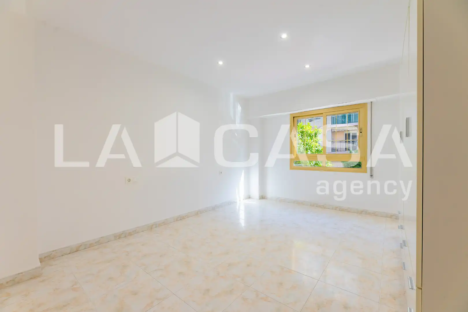 Habitación de Piso en venta en Valencia con Balcón