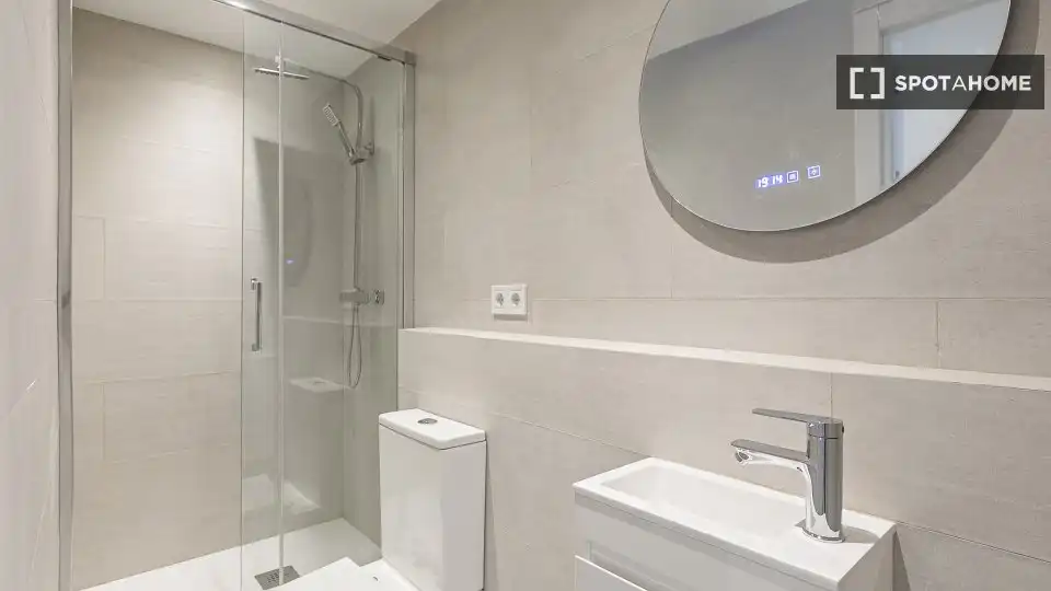 Flat with terrace to rent in Ciutat Vella, imagen 2