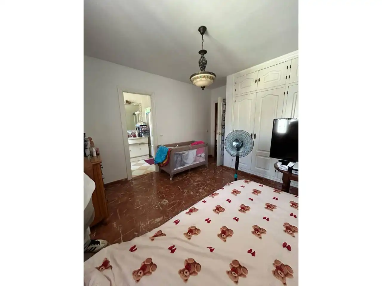 Schlafzimmer von Einfamilien-Reihenhaus zum Verkauf in Estepona mit Klimaanlage und Terrasse
