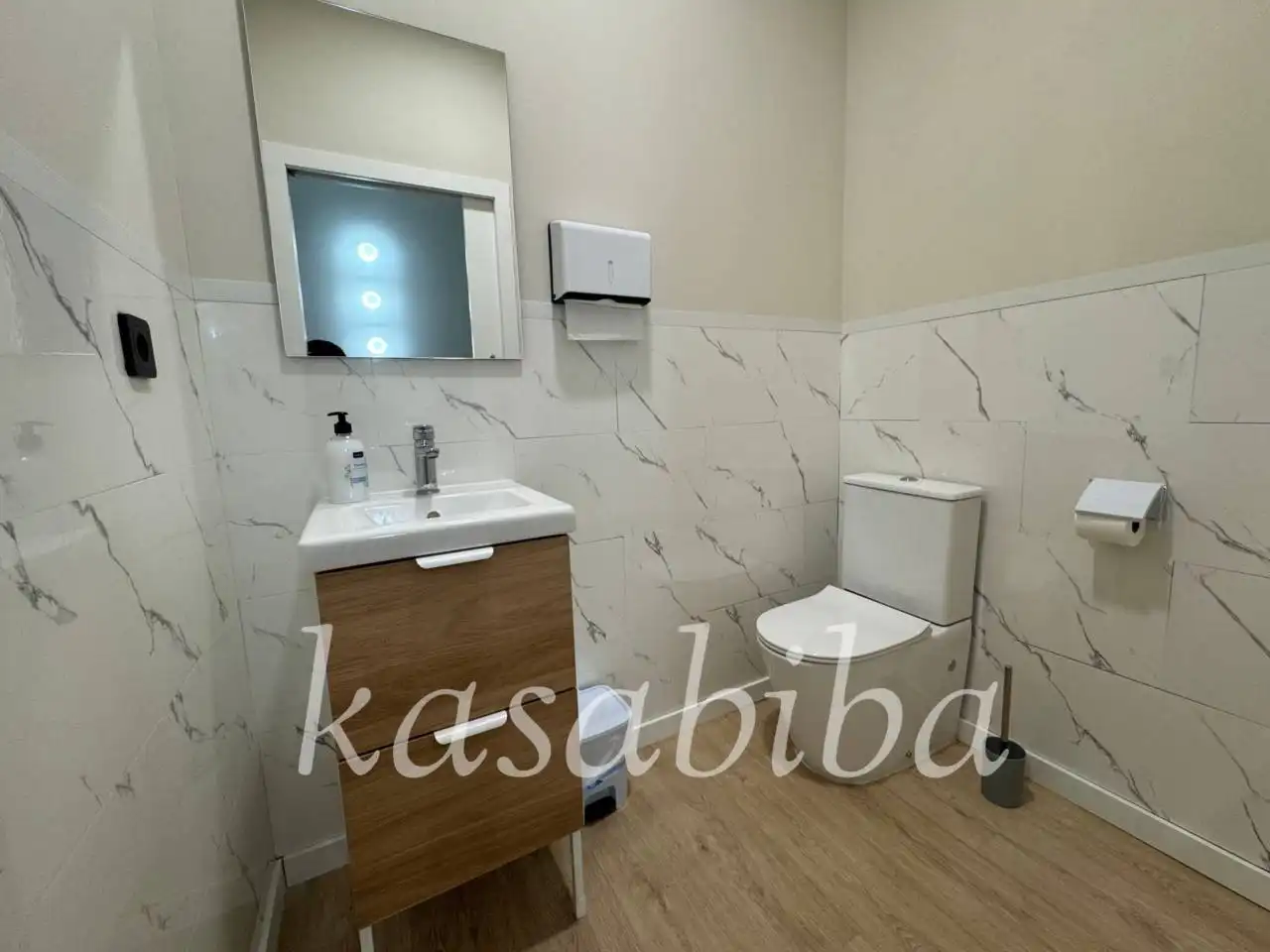 Baño de Local de alquiler en Valencia con Aire acondicionado