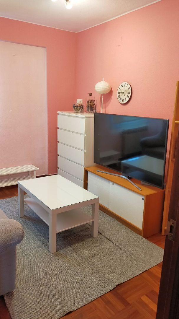 Dormitori de Apartament de lloguer en Burgos Capital amb Calefacció, Terrassa i Moblat