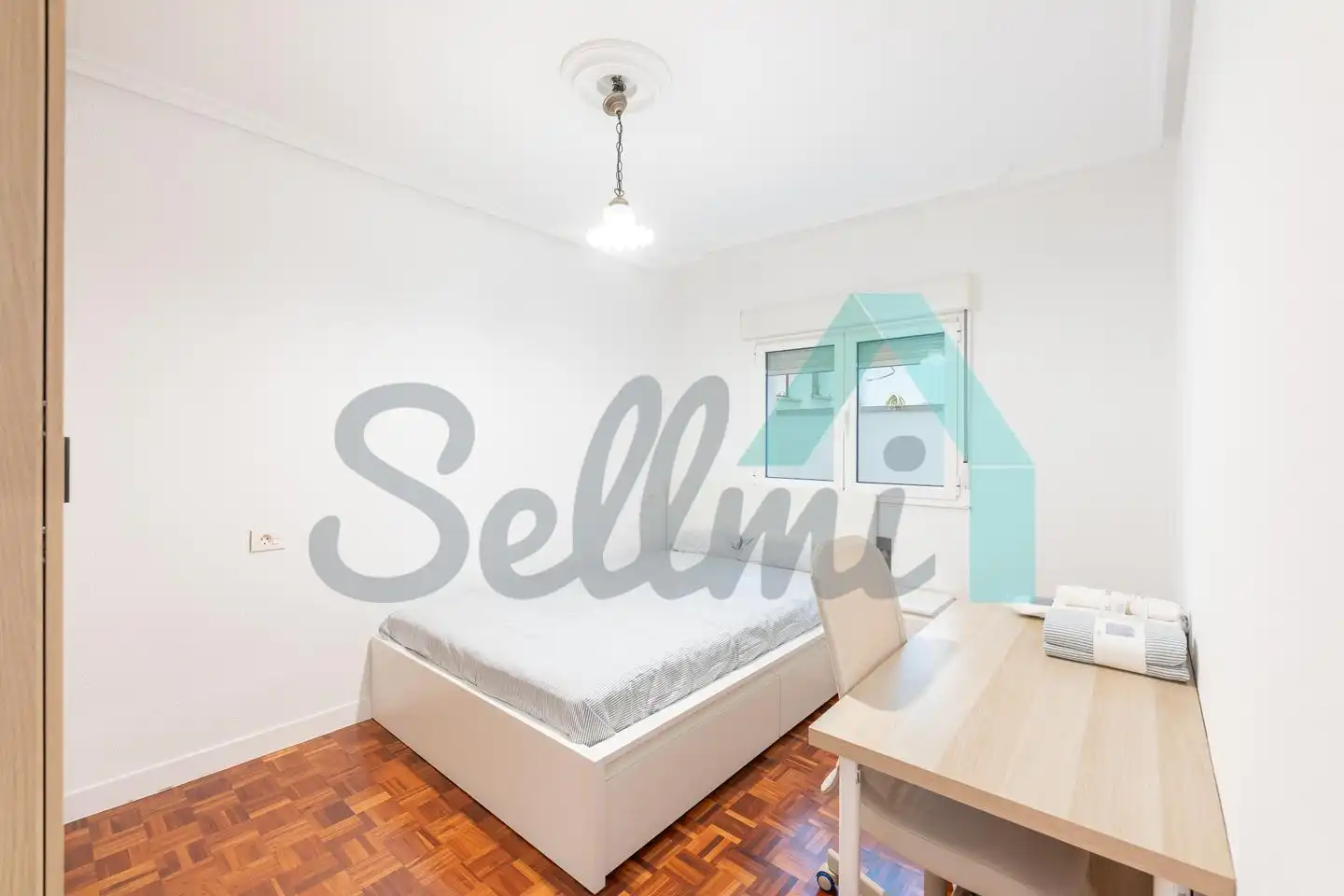Habitación de Piso para compartir en Oviedo  con Calefacción, Parquet y Amueblado