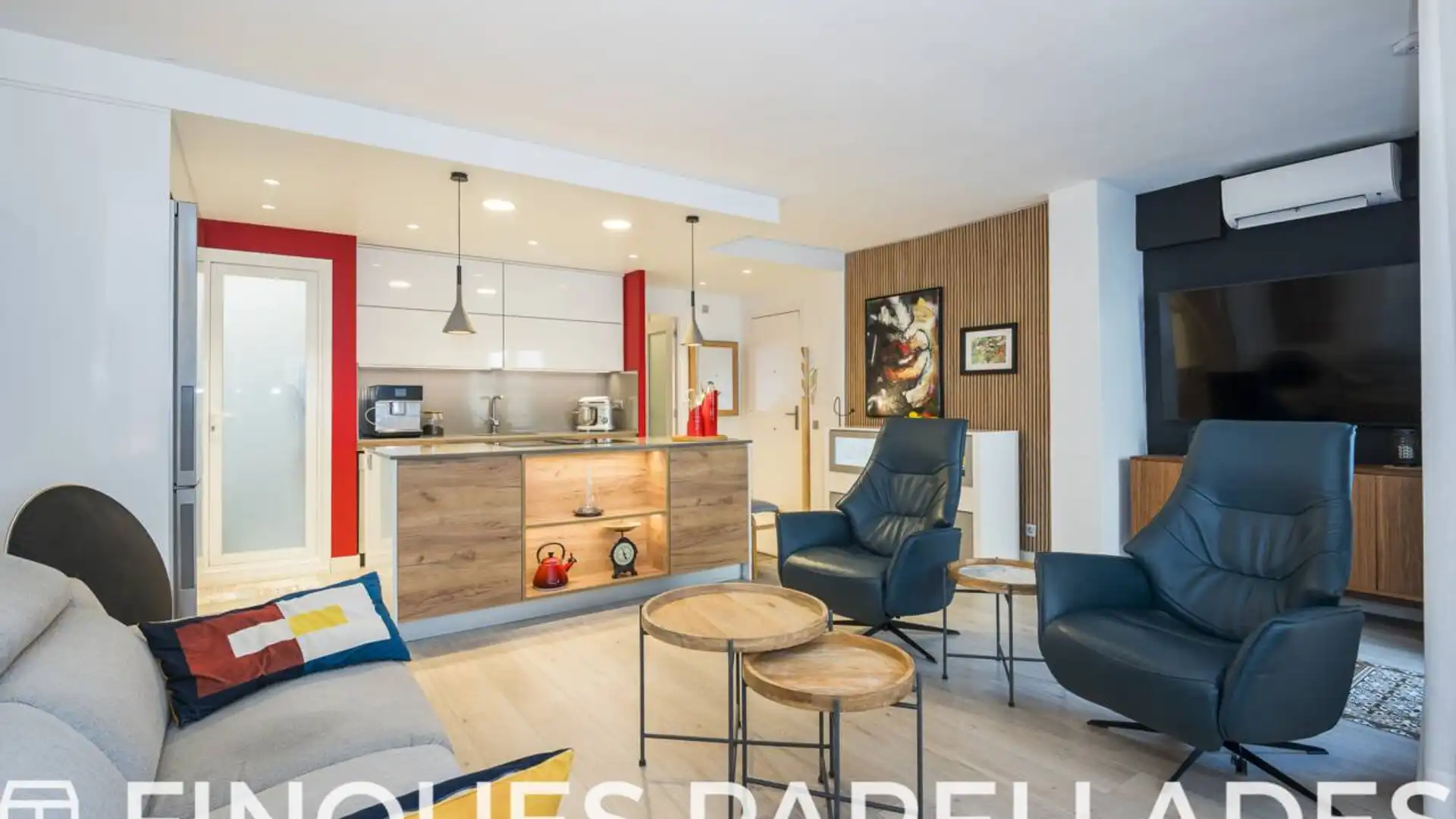 Living room of Flat for sale in Sitges  with Air Conditioner, Heating and Parquet flooring