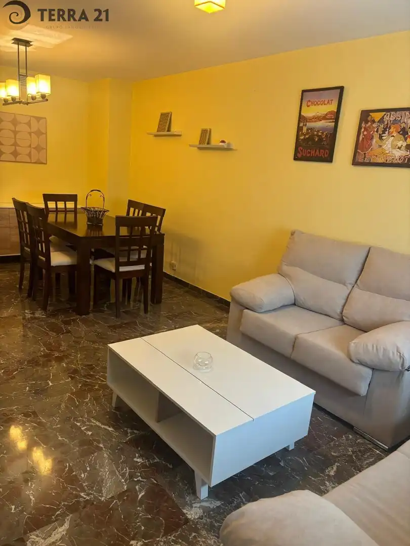 Sala de estar de Piso de alquiler en Jaén con Aire acondicionado, Jardín privado y Piscina comunitaria