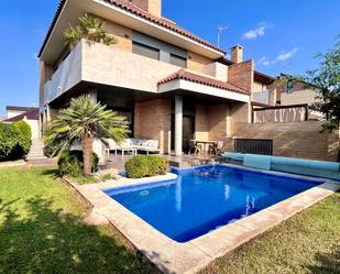 Piscina de Casa o xalet en venda en Villanueva de la Cañada amb Aire condicionat, Calefacció i Jardí privat