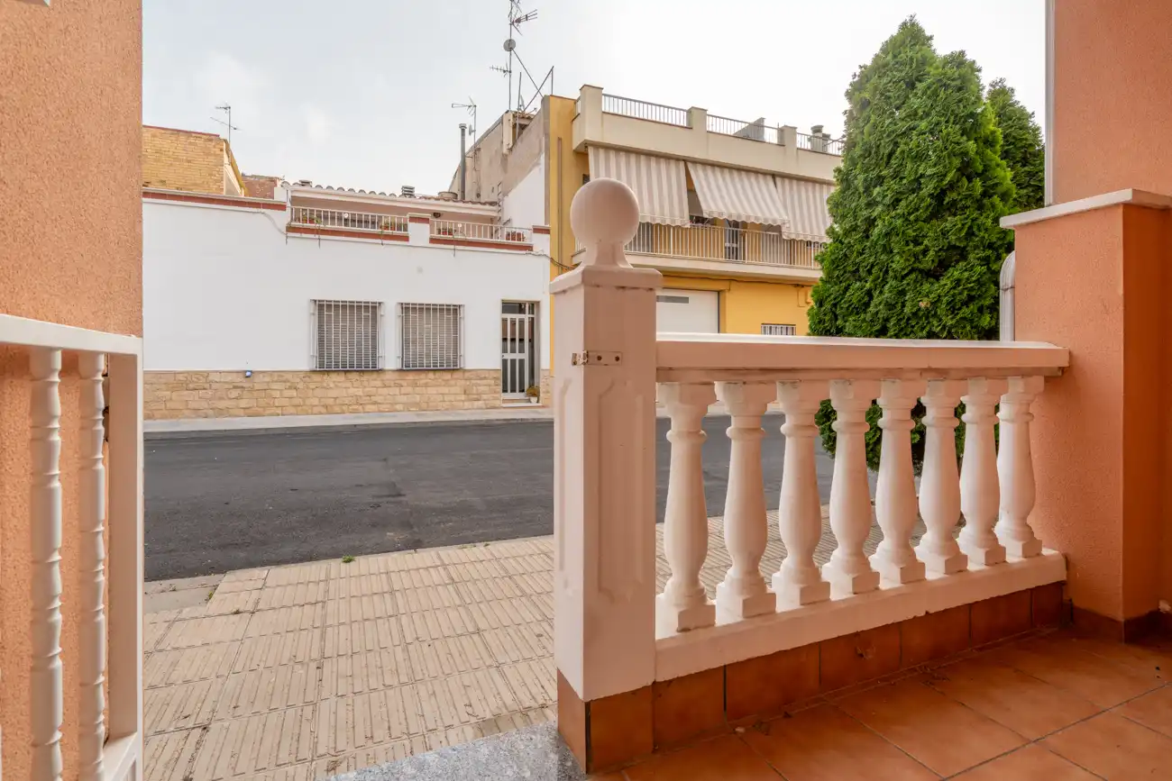 Vista exterior de Casa adosada en venda en Ulldecona amb Aire condicionat, Calefacció i Terrassa