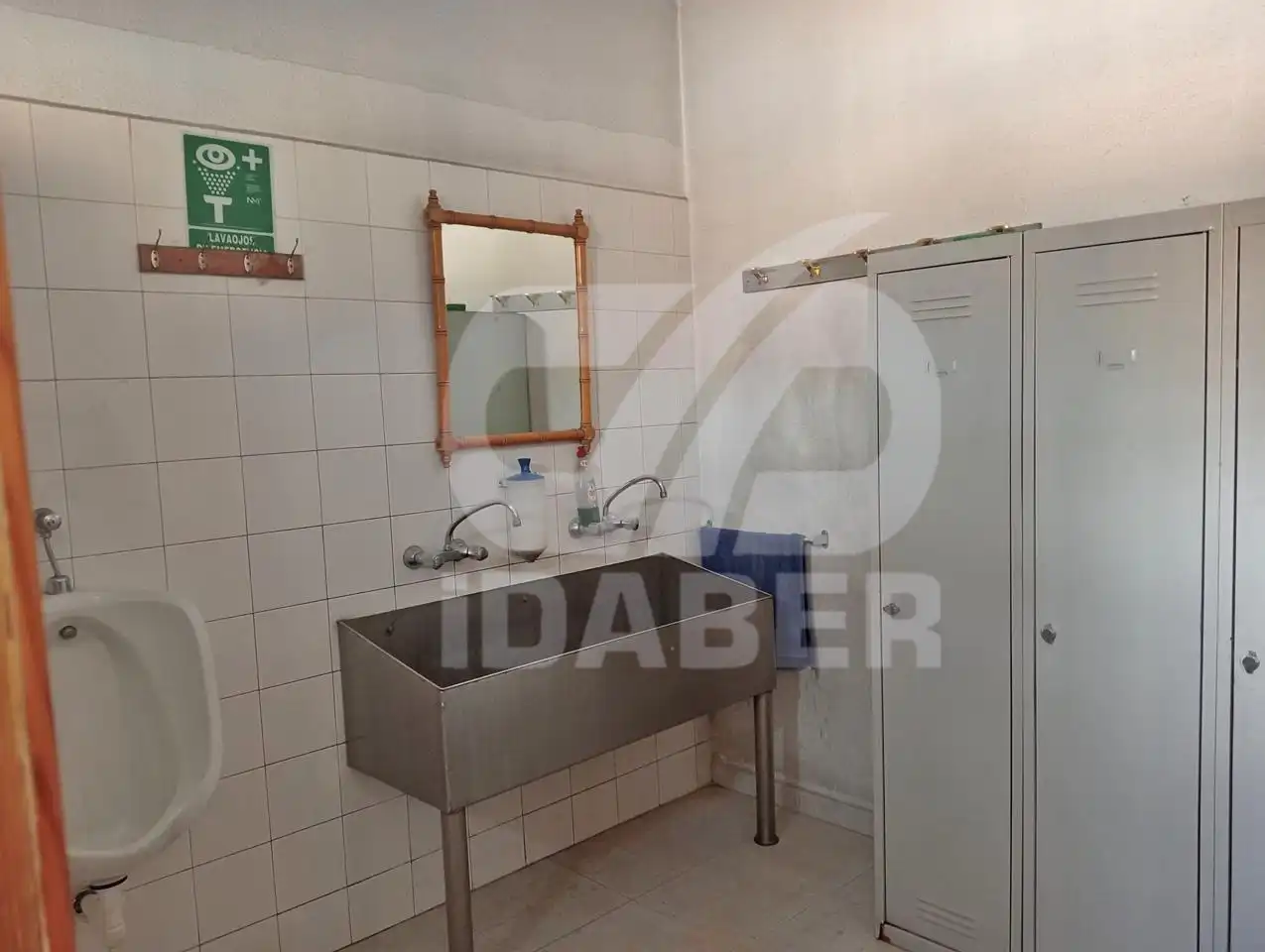 Badezimmer von Fabrikhallen zur Miete in Ugena, Toledo
