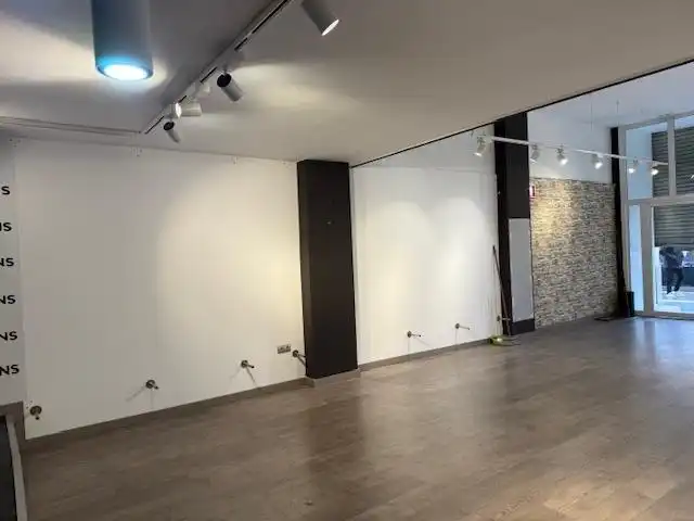 Local comercial de lloguer a Centre - Passeig i Rodalies, imagen 3