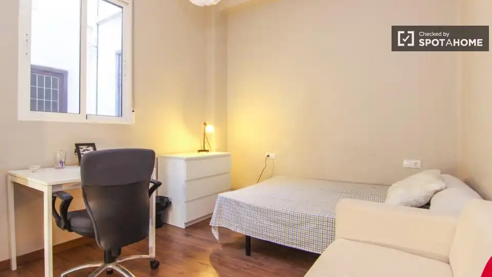 Habitación de Piso para compartir en Valencia con Aire acondicionado, Calefacción y Amueblado