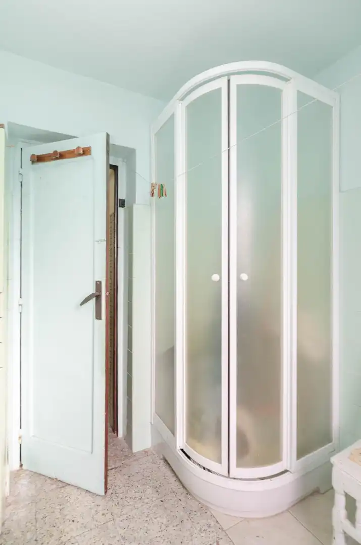 Badezimmer von Einfamilien-Reihenhaus zum Verkauf in Langreo