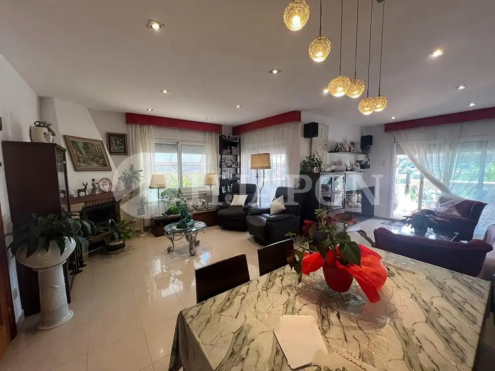 Sala d'estar de Casa o xalet en venda en Vilassar de Dalt amb Aire condicionat, Calefacció i Jardí privat