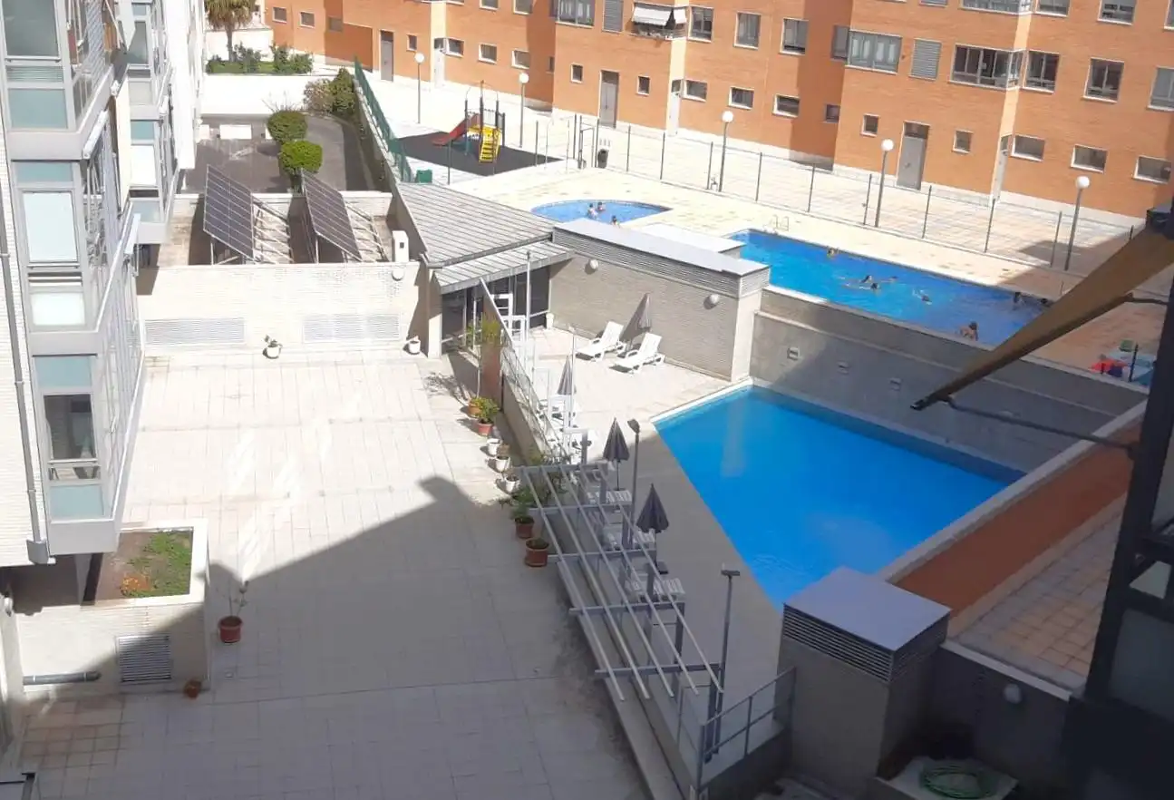 Piscina de Pis de lloguer en Valladolid amb Aire condicionat, Calefacció i Traster