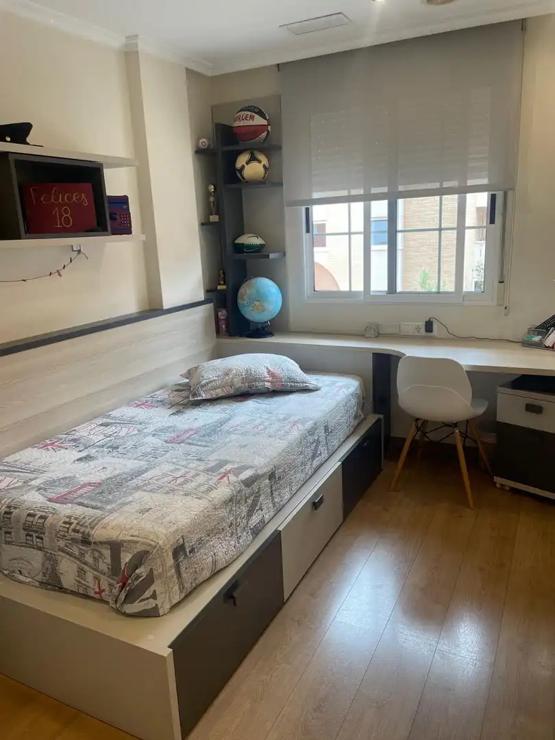 Dormitori de Casa adosada en venda en Elche / Elx amb Aire condicionat, Calefacció i Jardí privat