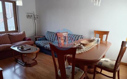 Sala d'estar de Apartament en venda en León Capital  amb Calefacció i Parquet