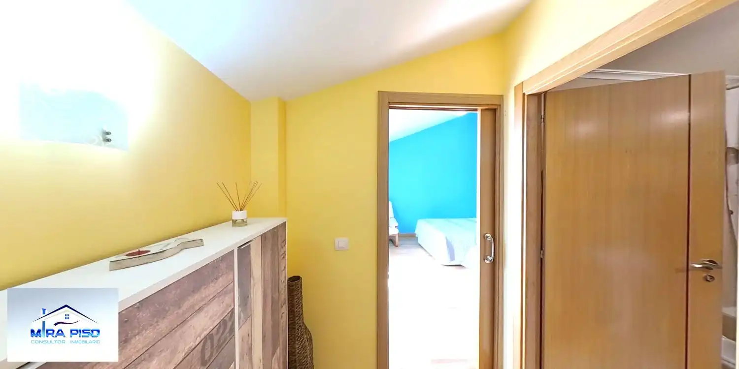 Habitación de Ático en venta en Entrambasaguas con Calefacción, Parquet y Terraza