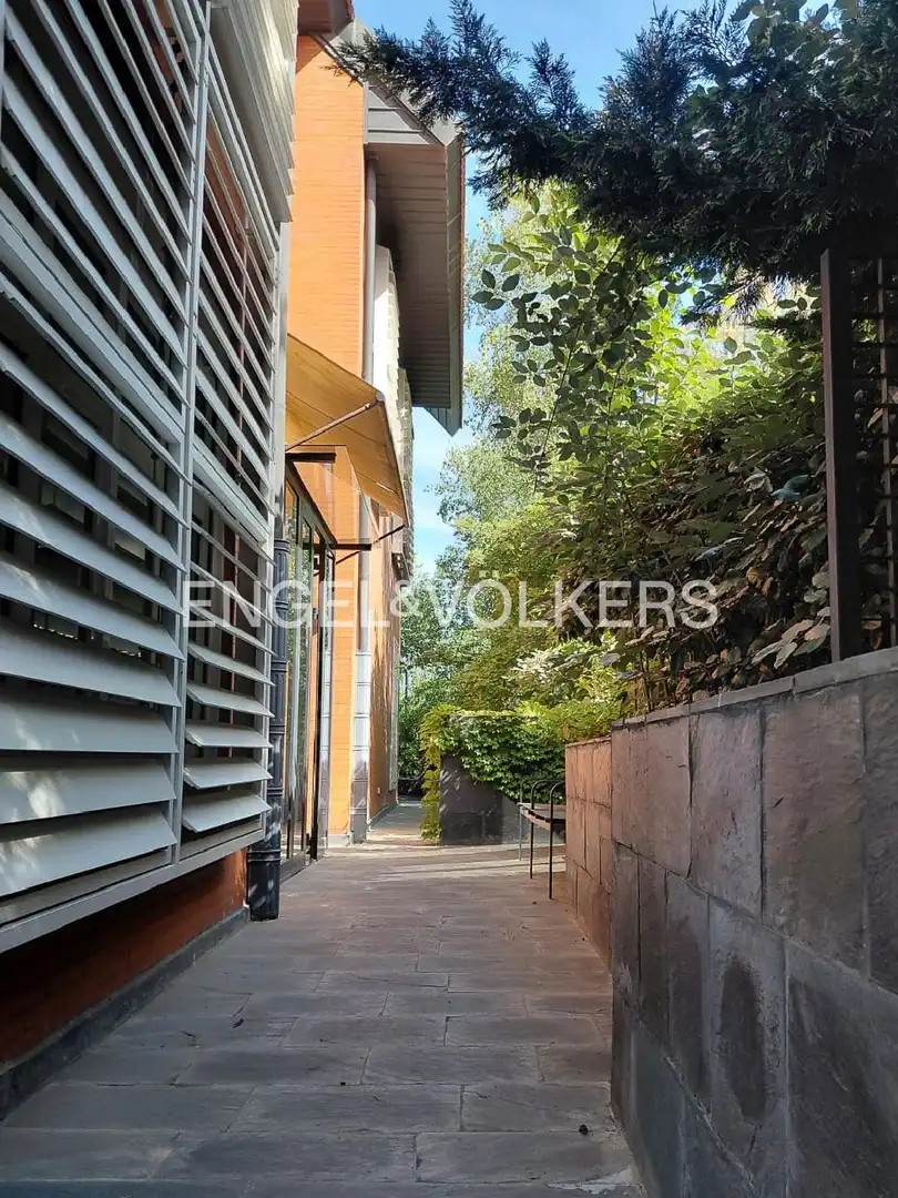 Vista exterior de Casa o chalet en venta en Pozuelo de Alarcón con Aire acondicionado, Calefacción y Jardín privado