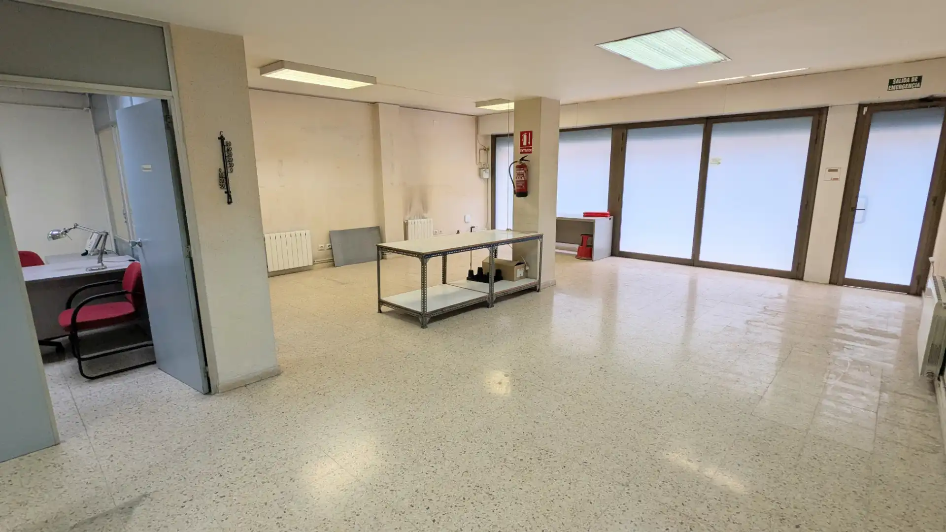 Local en venta en Barcelona con Calefacción, Internet y Alarma
