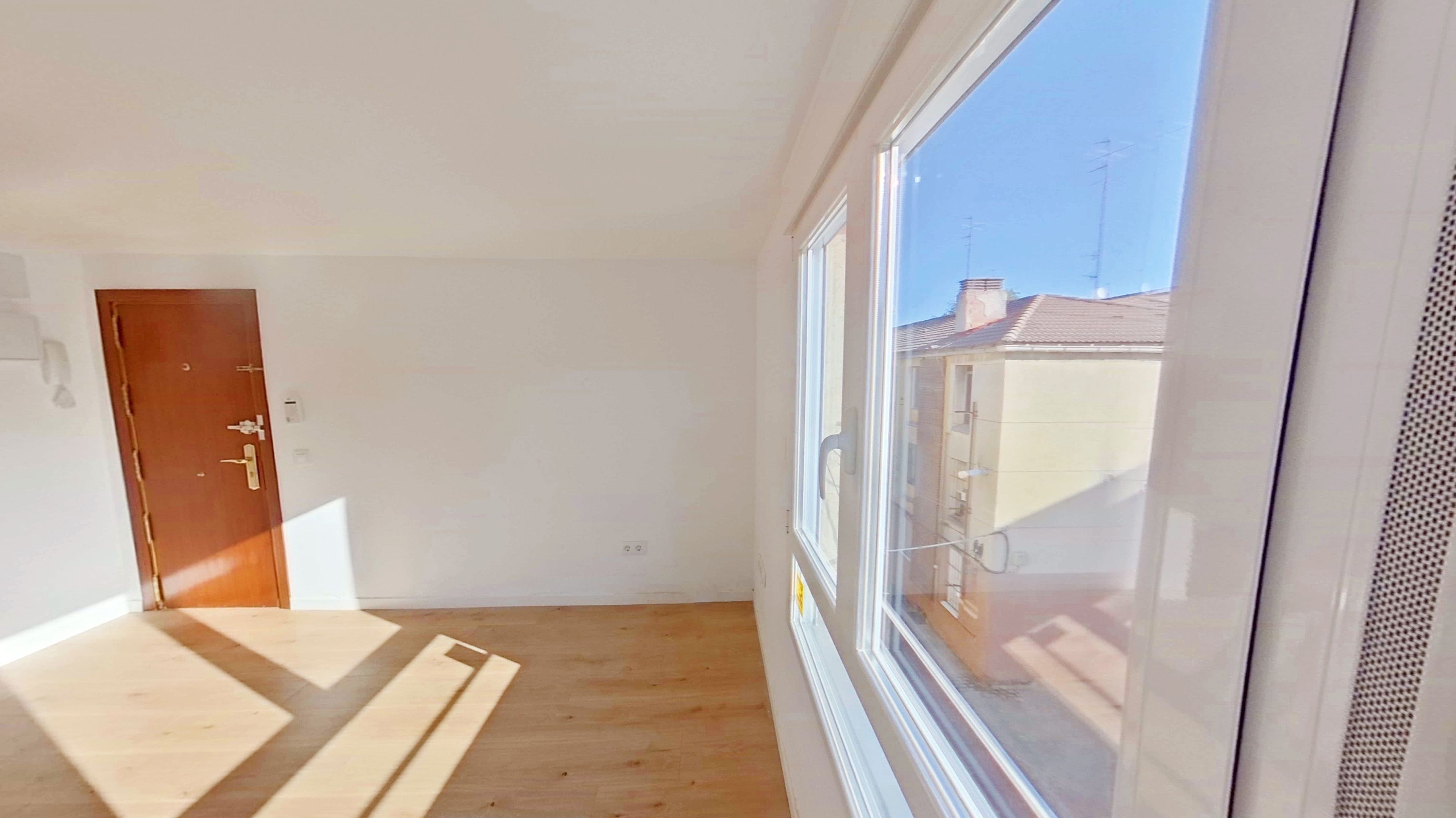 Habitación de Piso de alquiler en  Madrid Capital con Horno y Se aceptan mascotas