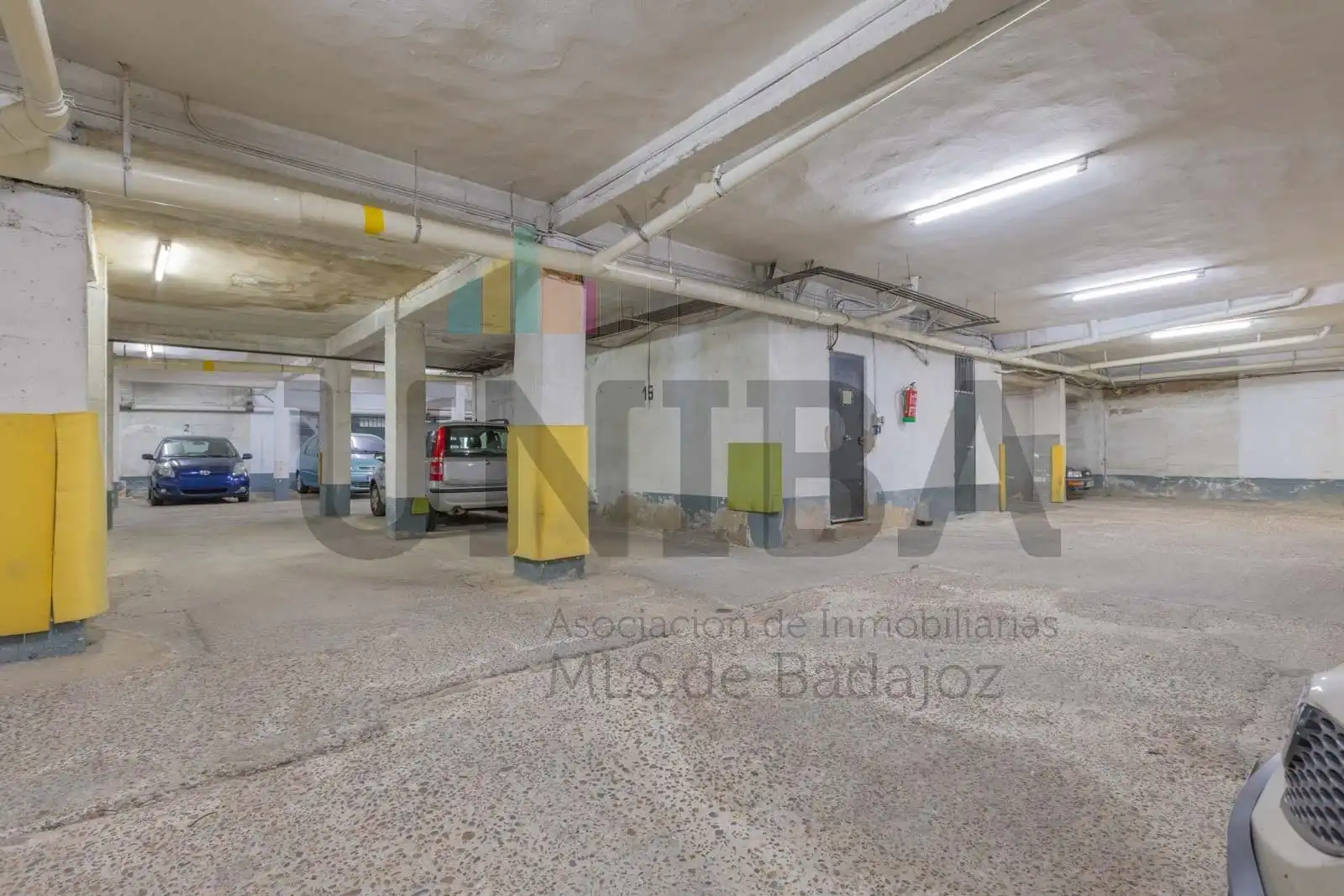 Parkplatz von Wohnung zum Verkauf in Badajoz mit Klimaanlage, Privatgarten und Terrasse