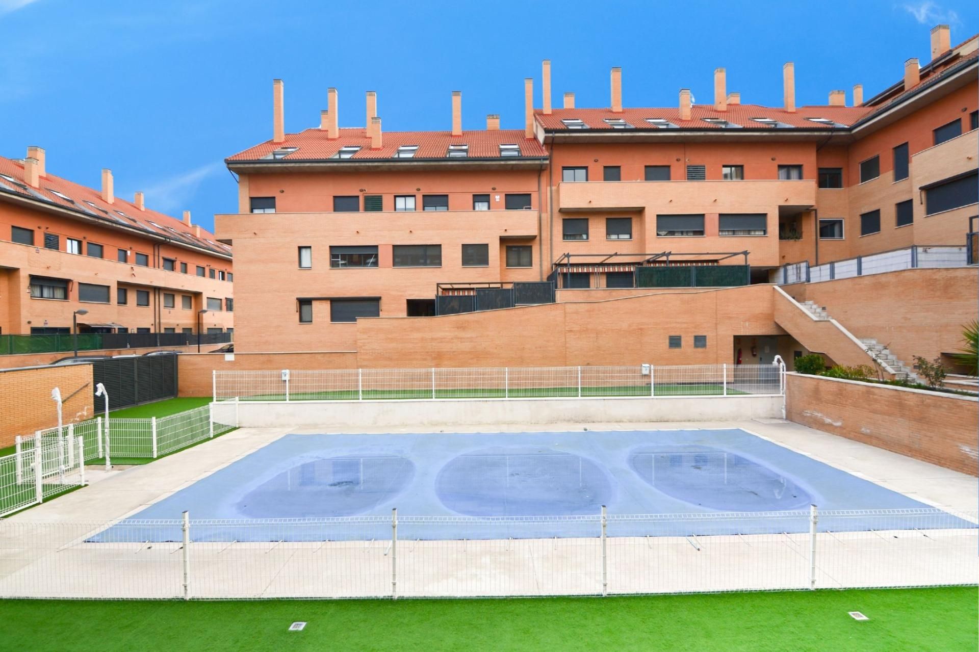 Piscina de Dúplex en venda en Méntrida amb Calefacció, Terrassa i Traster