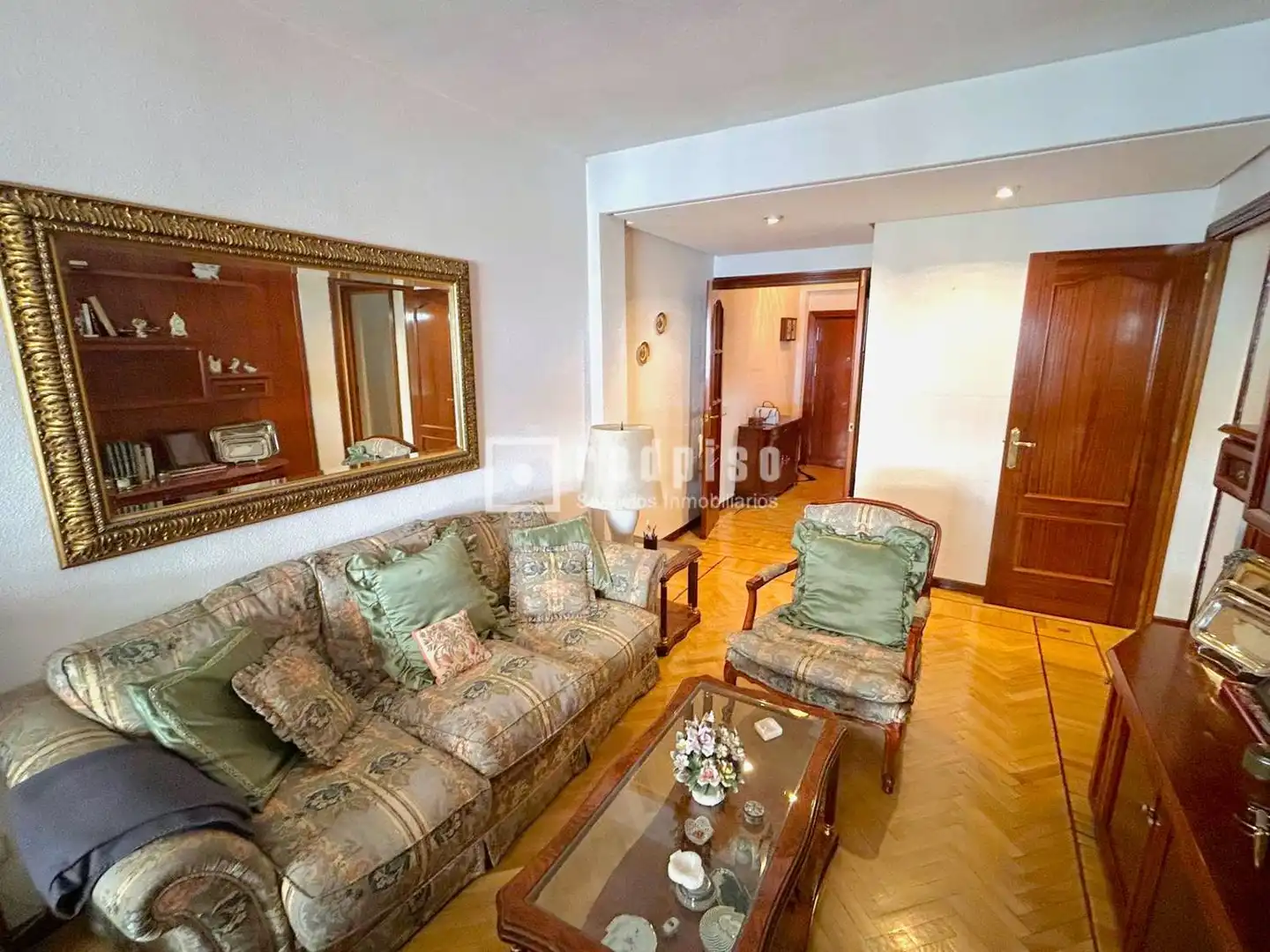 Sala d'estar de Pis en venda en Madrid amb Calefacció, Parquet i Terrassa