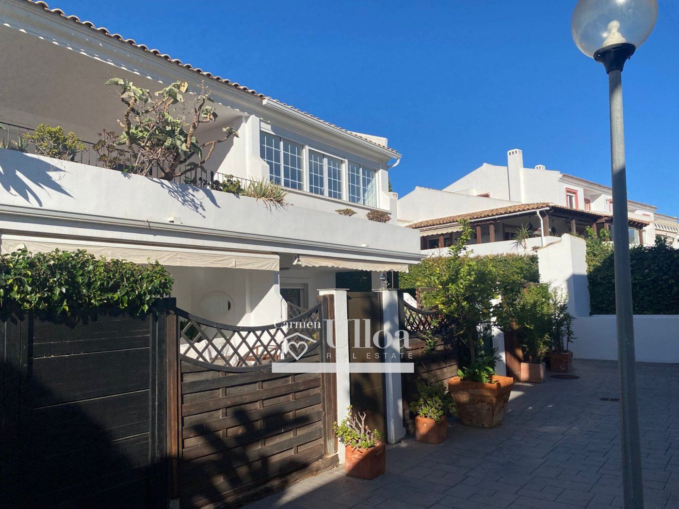 Vista exterior de Casa adosada de lloguer en Alicante / Alacant amb Aire condicionat, Calefacció i Jardí privat