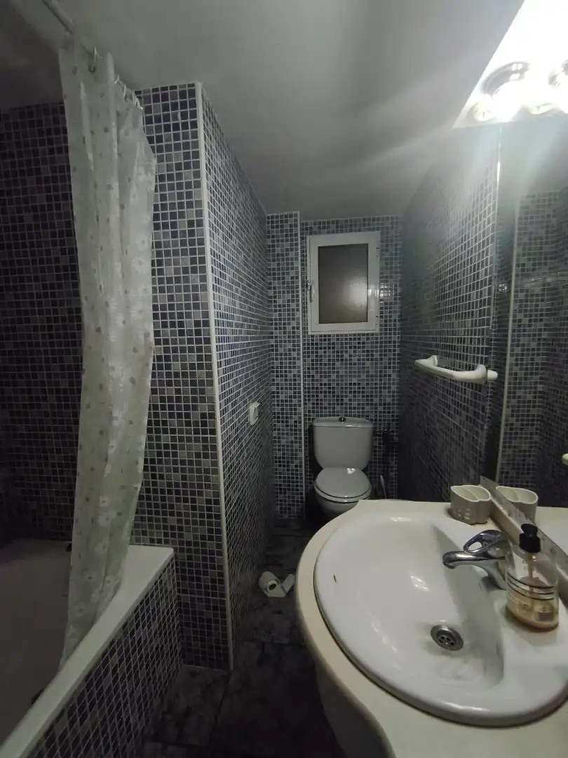 Badezimmer von Wohnung zum Verkauf in Burjassot mit Parkett, Ofen und Waschmaschine