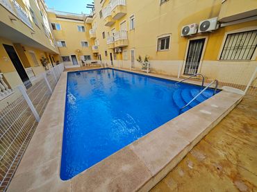 Apartament amb piscina en venda a Avenida Reina Sofia 5