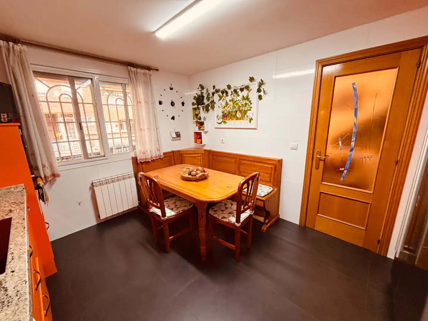 Comedor de Casa adosada en venta en Getafe con Aire acondicionado, Calefacción y Jardín privado