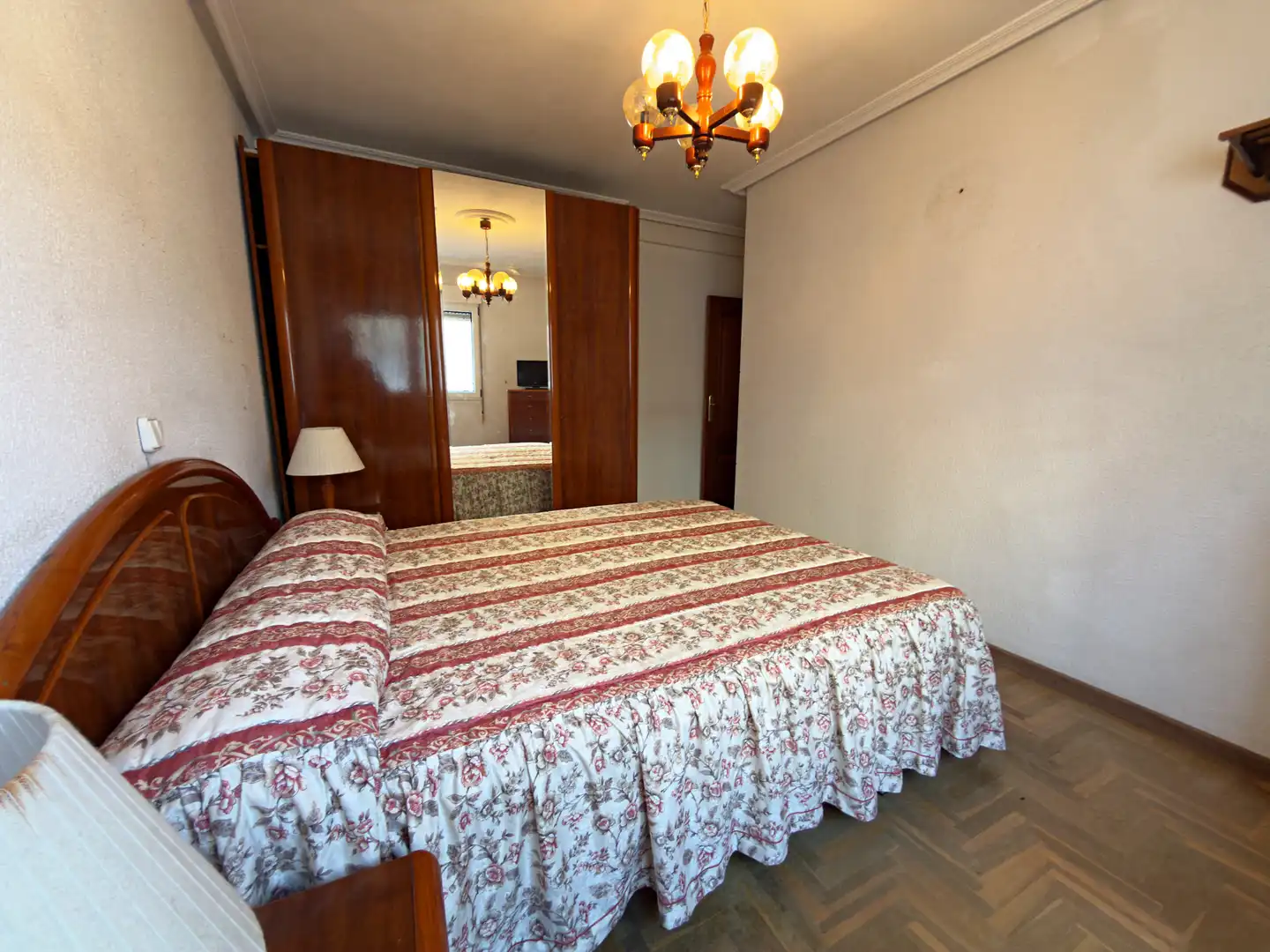 Dormitori de Pis en venda en Gijón  amb Calefacció, Parquet i Terrassa