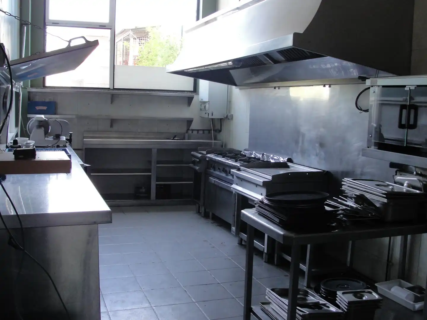 Cuina de Local de lloguer en Ames amb Aire condicionat, Calefacció i Parquet