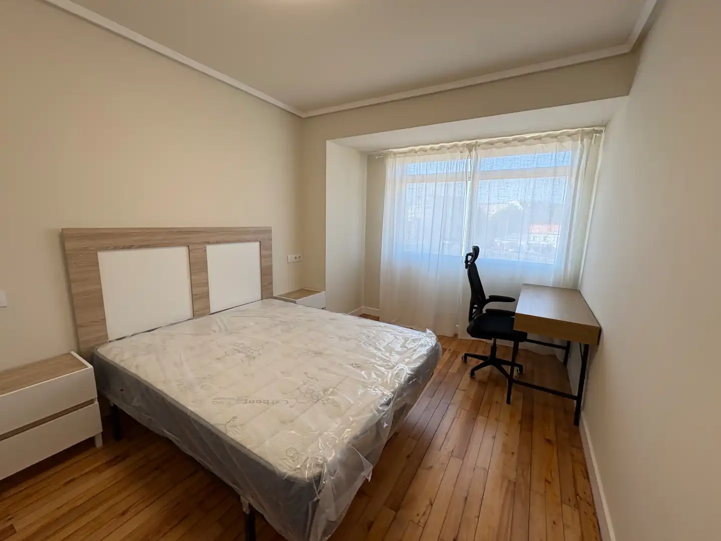 Schlafzimmer von Wohnung zur Miete in Ferrol mit Abstellraum, Möbliert und Ofen