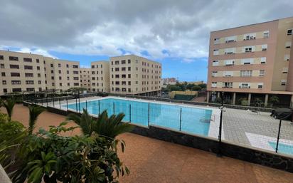 Vista exterior de Pis en venda en Las Palmas de Gran Canaria amb Jardí privat, Alarma i Piscina comunitària
