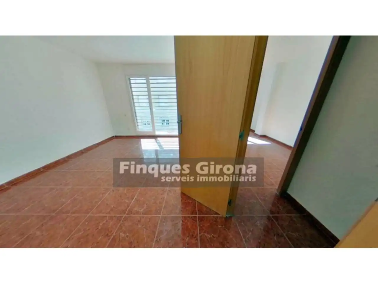 Flat with terrace for sale in Calle Empúries, imagen 2