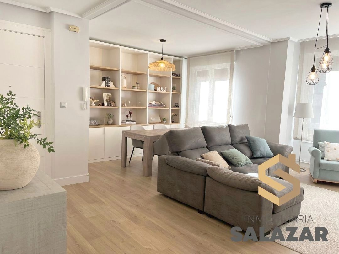 Sala d'estar de Pis en venda en Bilbao  amb Calefacció