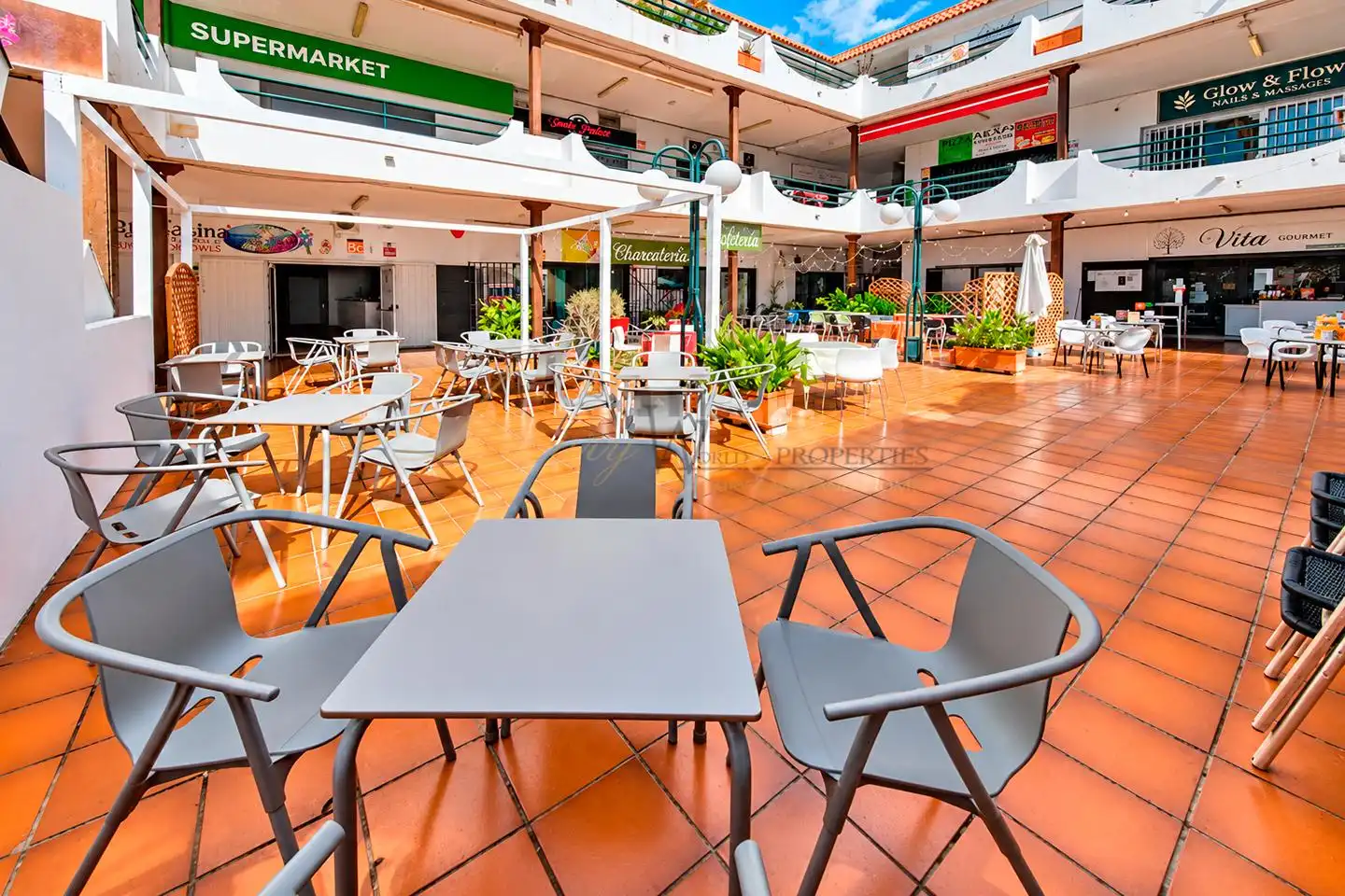 Local comercial en traspaso en Calle Olimpia