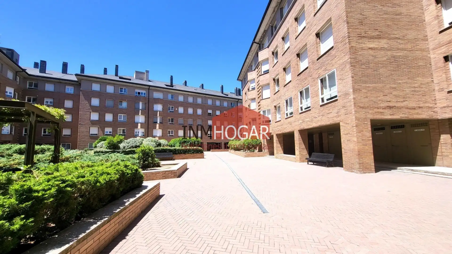Vista exterior de Piso en venta en Ávila con Calefacción, Terraza y Amueblado