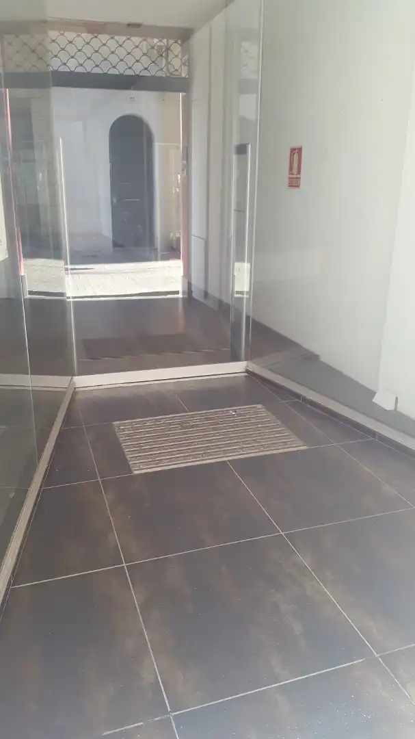 Geschaftsraum zur Miete in Badalona mit Klimaanlage, Heizung und Terrasse