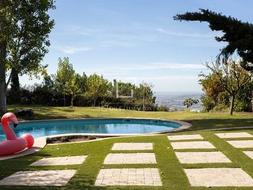 Xalet amb piscina en venda a Sarrià - Sant Gervasi