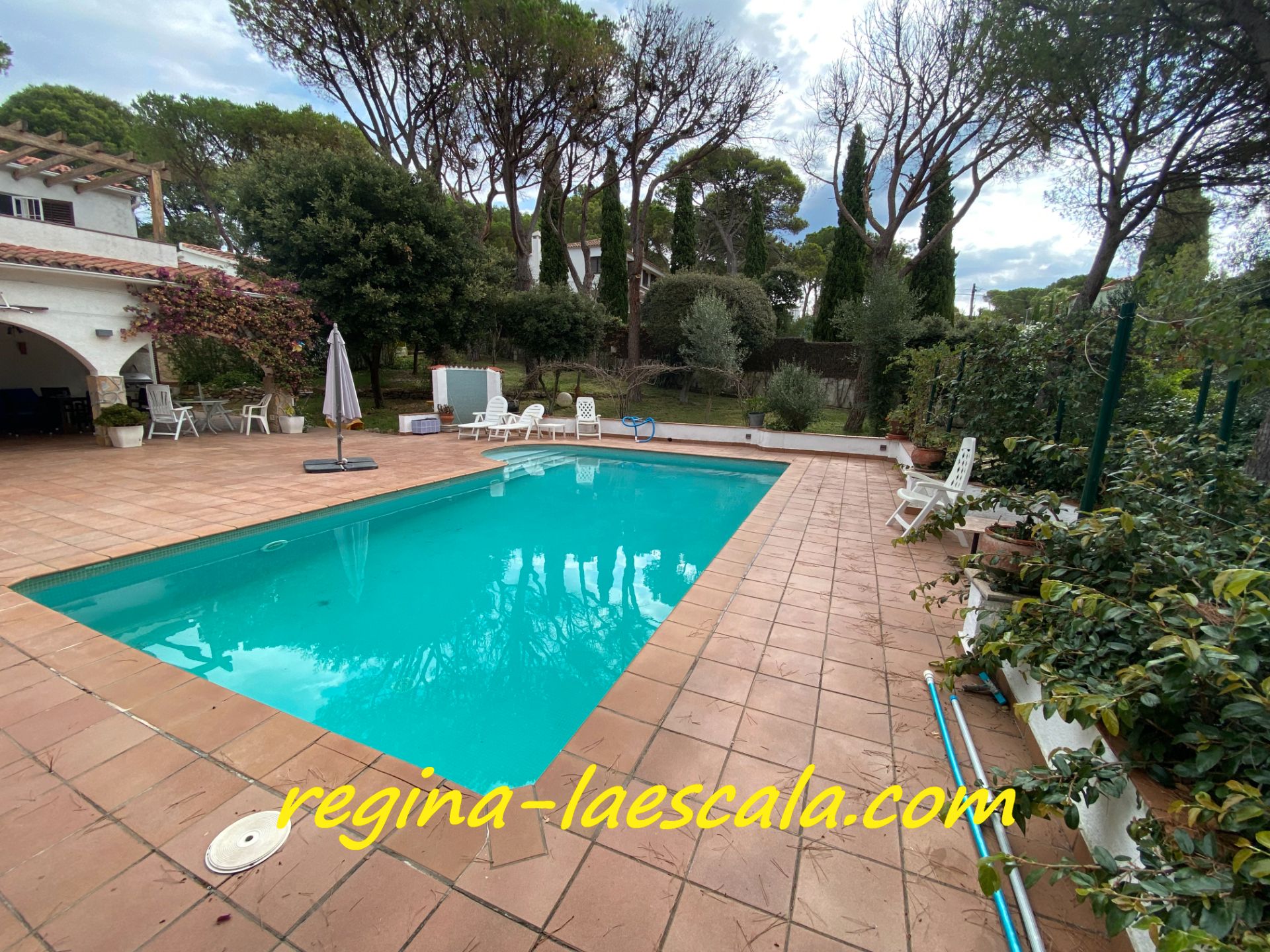 Piscina de Casa o xalet en venda en L'Escala amb Aire condicionat, Calefacció i Jardí privat