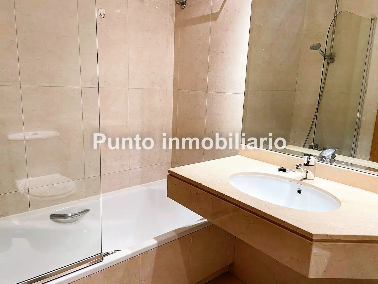 Bany de Pis de lloguer en Valladolid amb Calefacció, Traster i Piscina