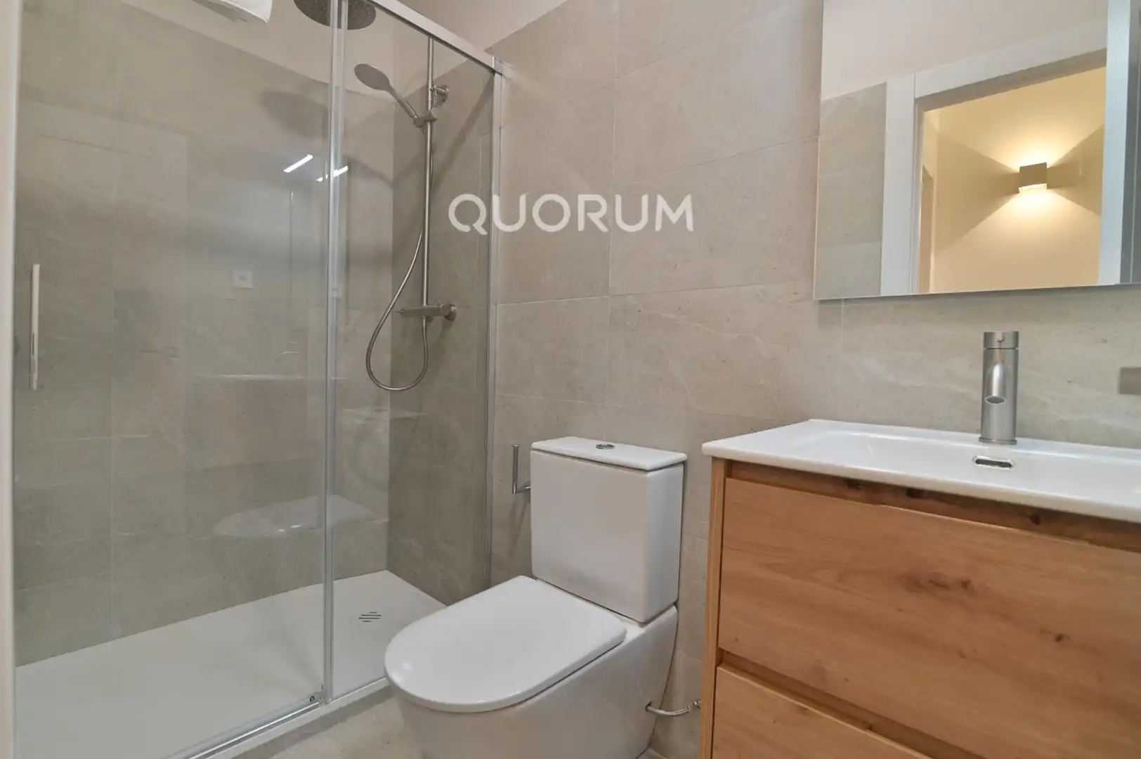 Baño de Piso de alquiler en Bilbao  con Amueblado y Balcón