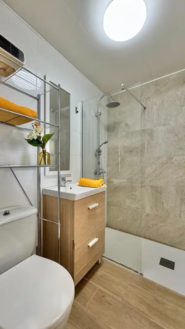 Baño de Piso en venta en Vigo  con Calefacción