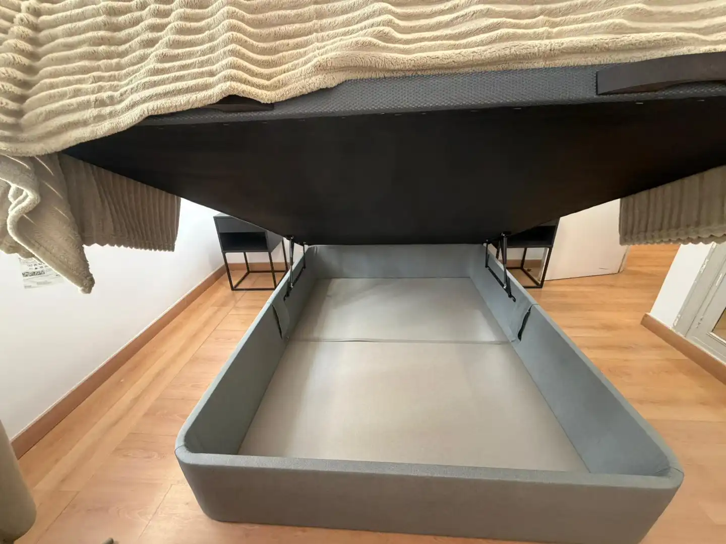 Bedroom of Flat for share in Madrid  with Heating, Furnished and Washing machine