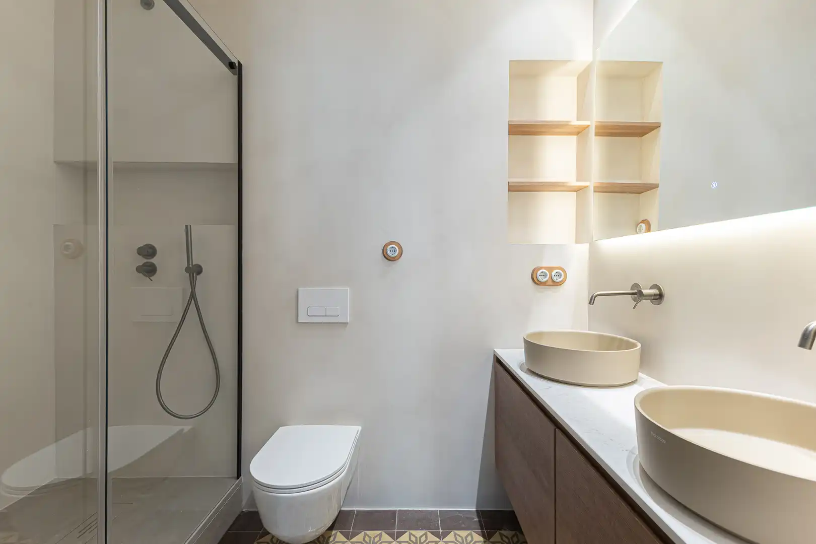 Badezimmer von Wohnung zum Verkauf in Barcelona mit Klimaanlage, Heizung und Balkon