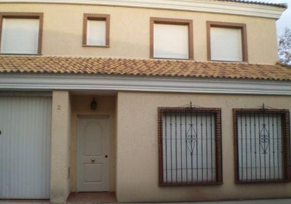Vista exterior de Casa o xalet en venda en Fuente Vaqueros amb Aire condicionat, Moblat i Balcó