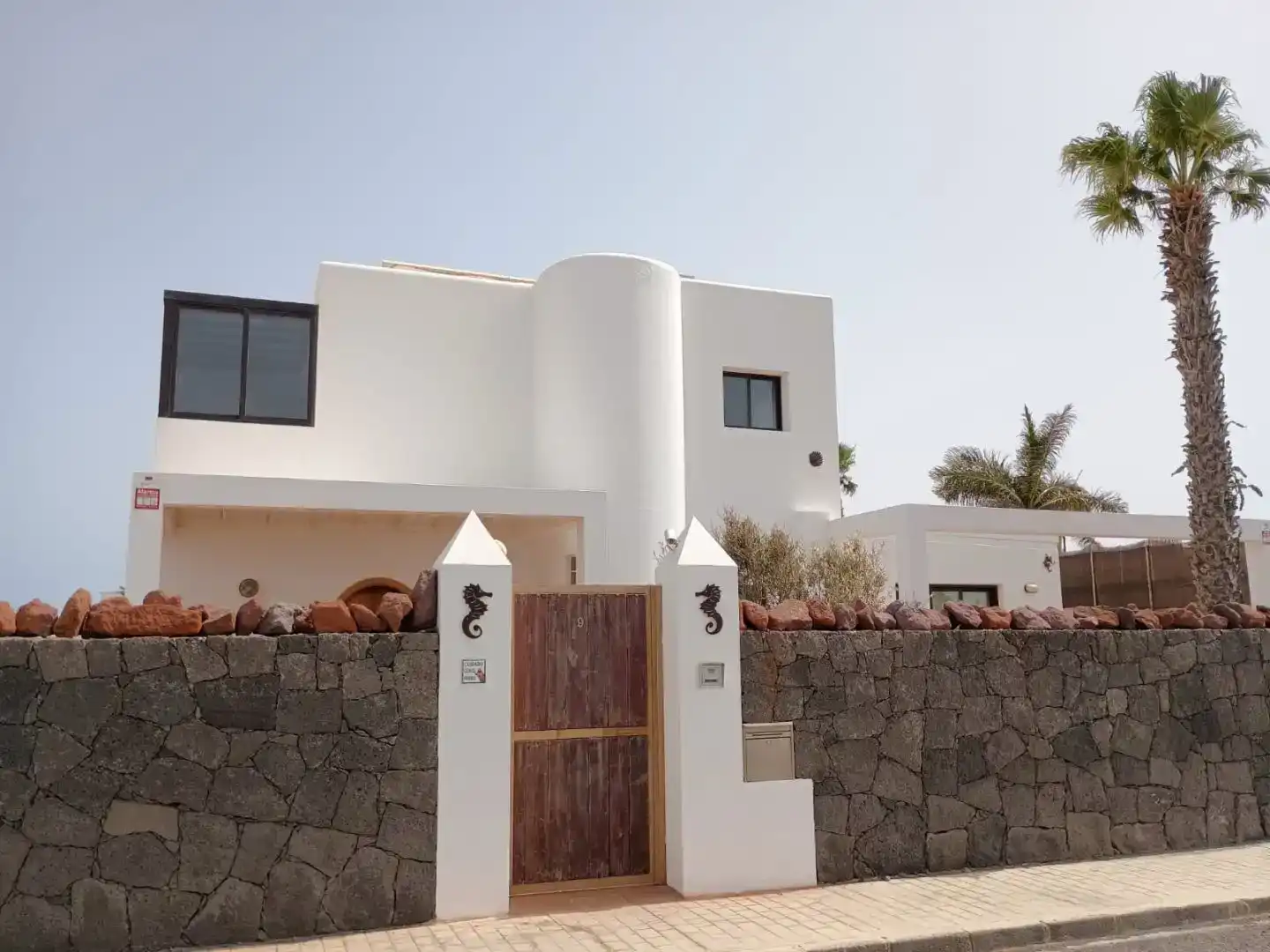 Vista exterior de Casa o xalet en venda en Yaiza amb Aire condicionat i Balcó