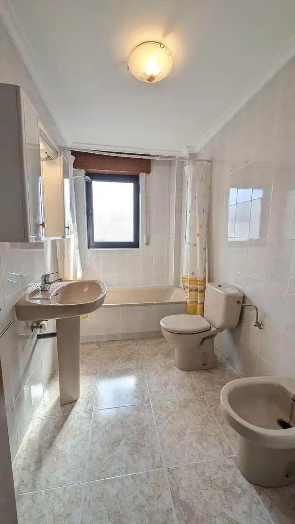 Baño de Piso de alquiler en Piélagos con Calefacción, Terraza y Amueblado